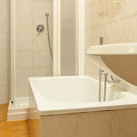 Cesa Silvano شقة